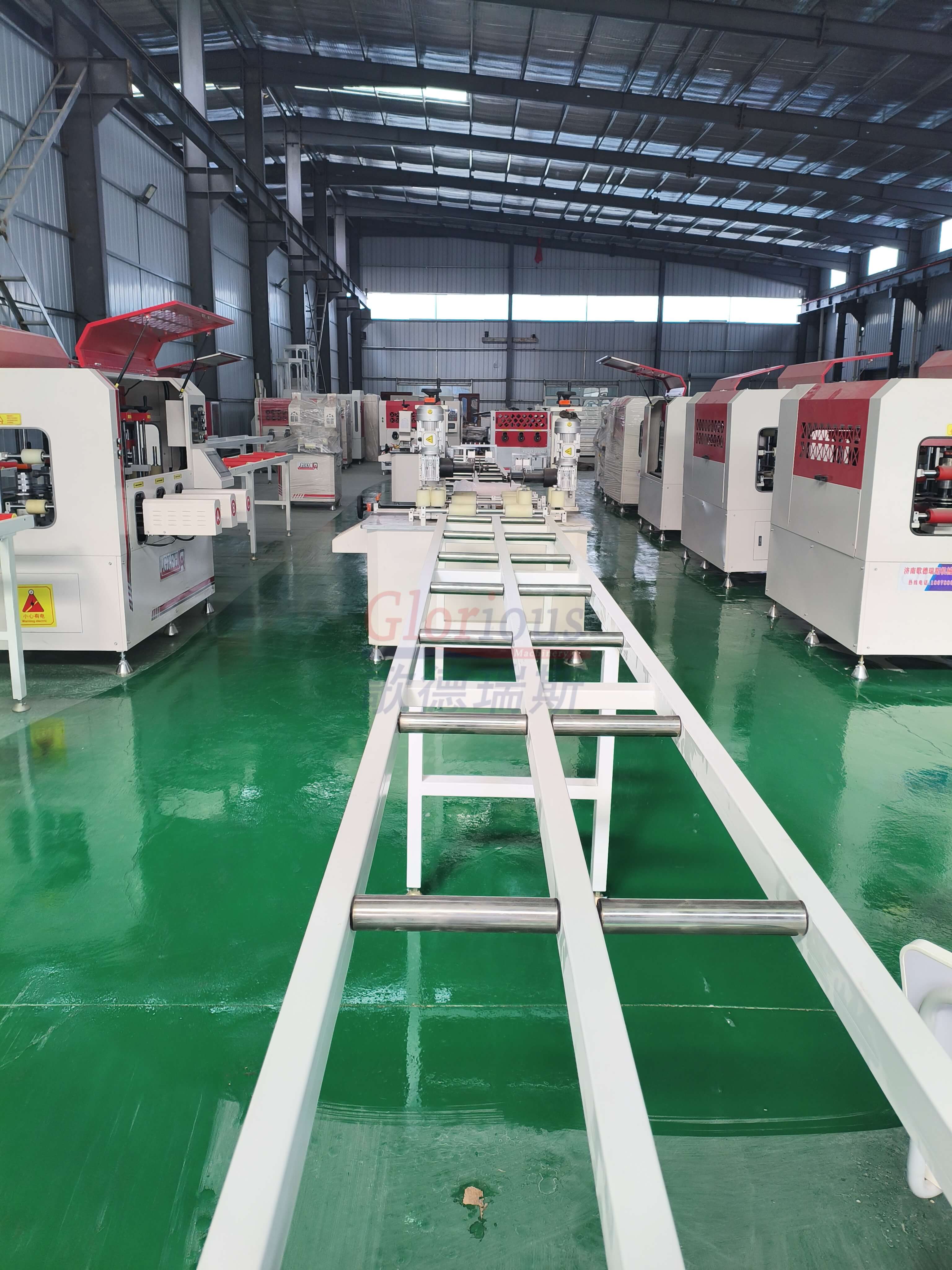 斷橋鋁開齒穿條設備在建筑行業(yè)的應用案例